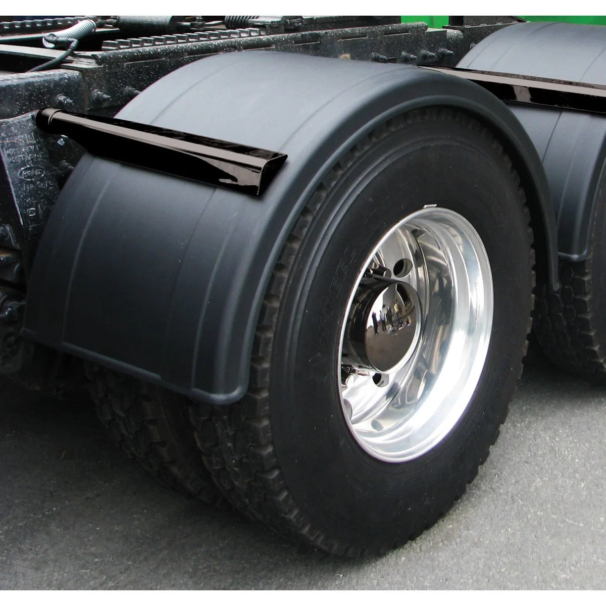 TFEN-S17 - Fender 76 Polyethylene, Single Axle, with Rolled Edge, for 47 OD Tires